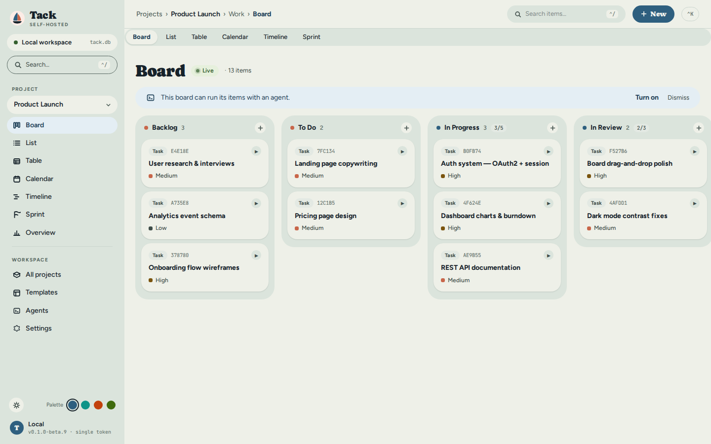 El tablero de Tack: columnas Kanban con límites de trabajo en curso, un botón de ejecutar en cada tarjeta y un aviso que ofrece dejar que este tablero ejecute sus ítems con un agente.